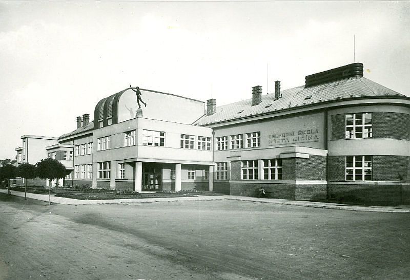 obchodní škola města Jičína
