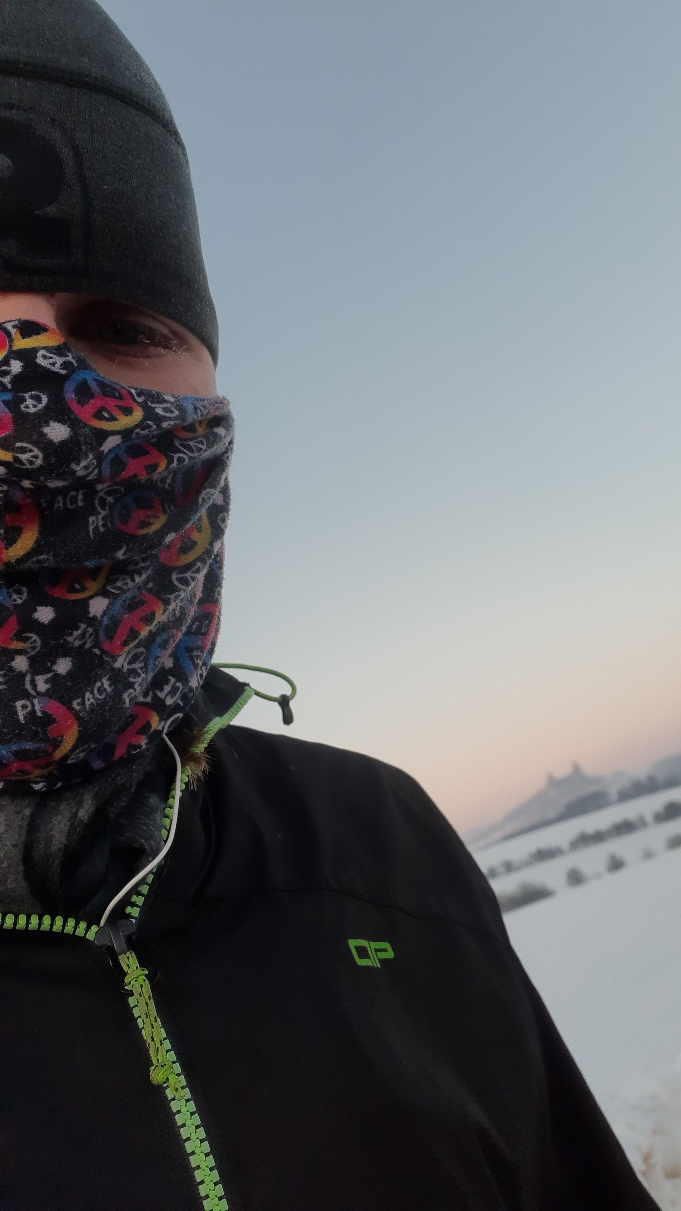 Trosky, z pohledu na rozcestí u Podhůry.